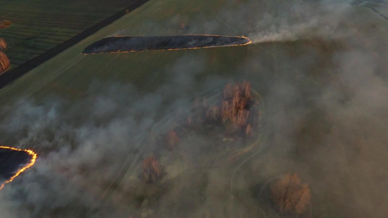 vista aérea de un incendio de campo
