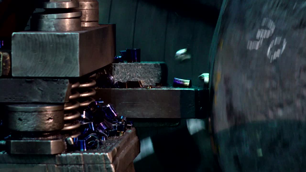 도자기에서 공작품을 가공하는 작업