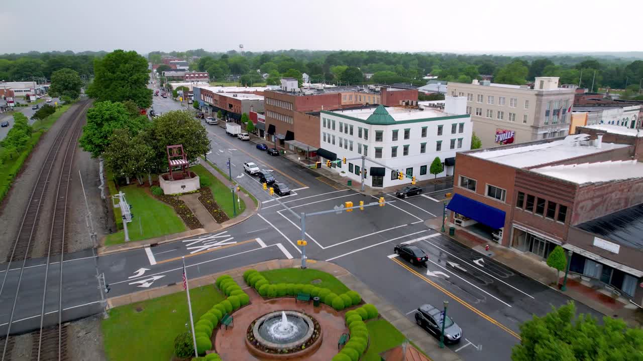 Hurtig luftoptagelse med tilbagetrækning Thomasville, NC, North Carolina
