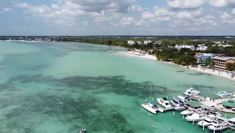 OMINICAN-REPUBLIC---BOCA-CHICA-2022---Drone-shot-capturing-small-marina-in-boca-chica,-beautiful-tourist-beach