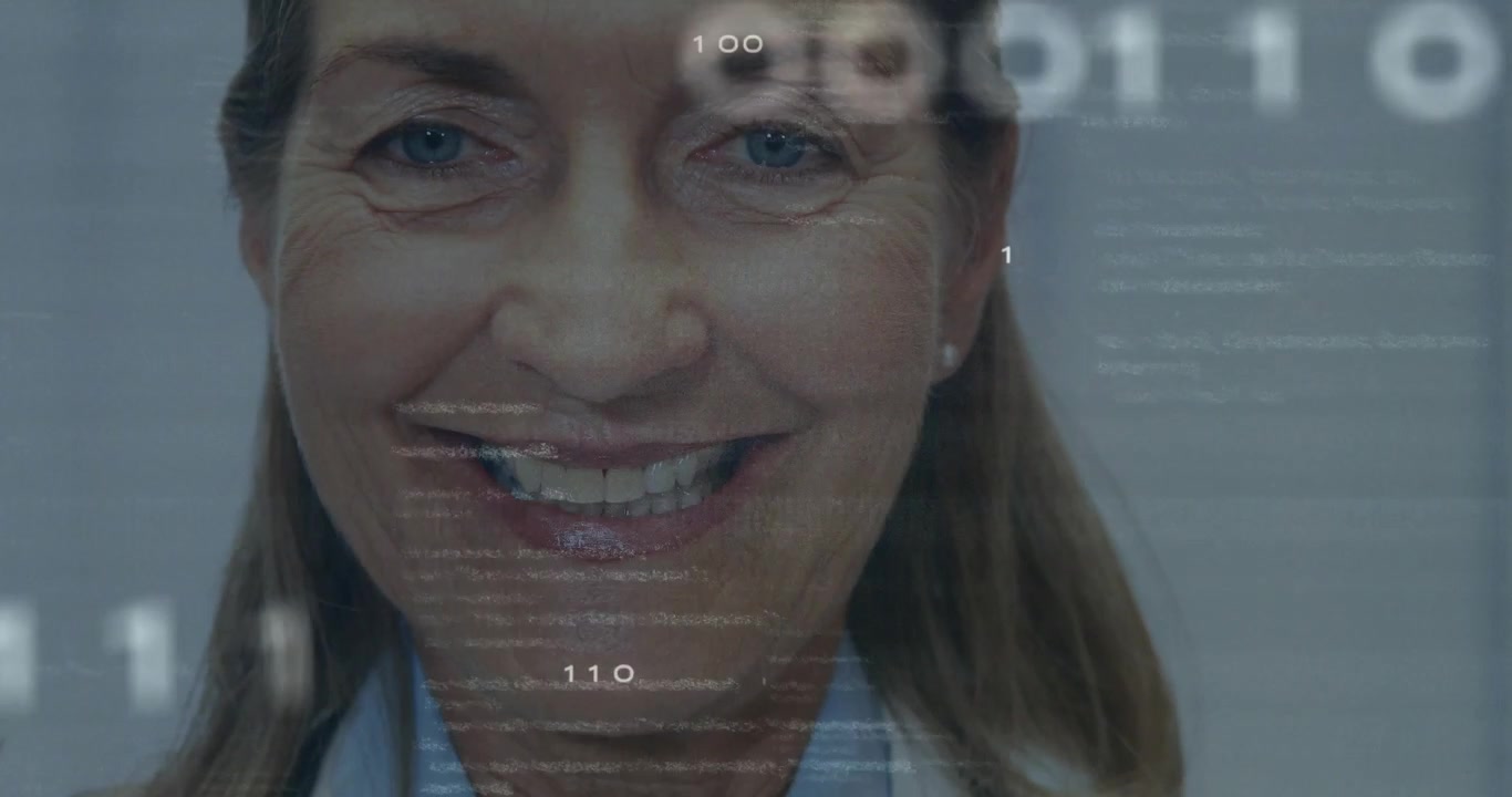 Medico donna sorridente con sovrapposizione di dati digitali e stetoscopio