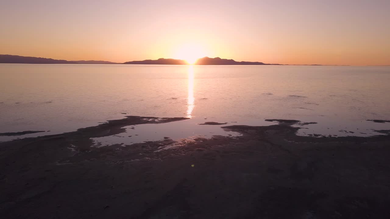 4k+ Drone Footage of Great Salt Lake Coast in Utah