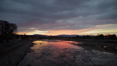 Togetsukyo-brücke-Kyoto-Arashiyama-Bambuswaldfluss-Sonnenaufgangsspaziergang