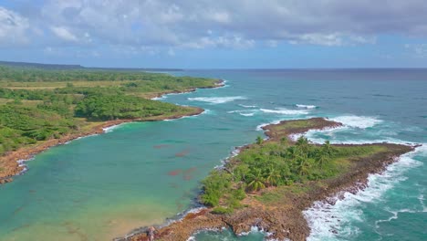 vista del paisaje marino sobre la aislada costa de playa los coquitos