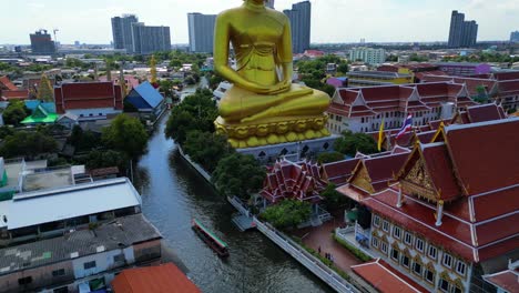 Increíble-Vista-Aérea-En-El-Templo-Paknam-Phasi-Charoen,-Bangkok,-Tailandia,-Drone-4k