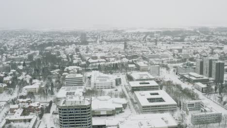 Drohnenaufnahmen-Der-Studentenstadt-Göttingen-Im-Winter-2021-Bei-Starkem-Schneefall