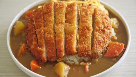 curry-rice-with-tonkatsu-fried-pork-cutlet-and-creamy-omelet---Japanese-food-style