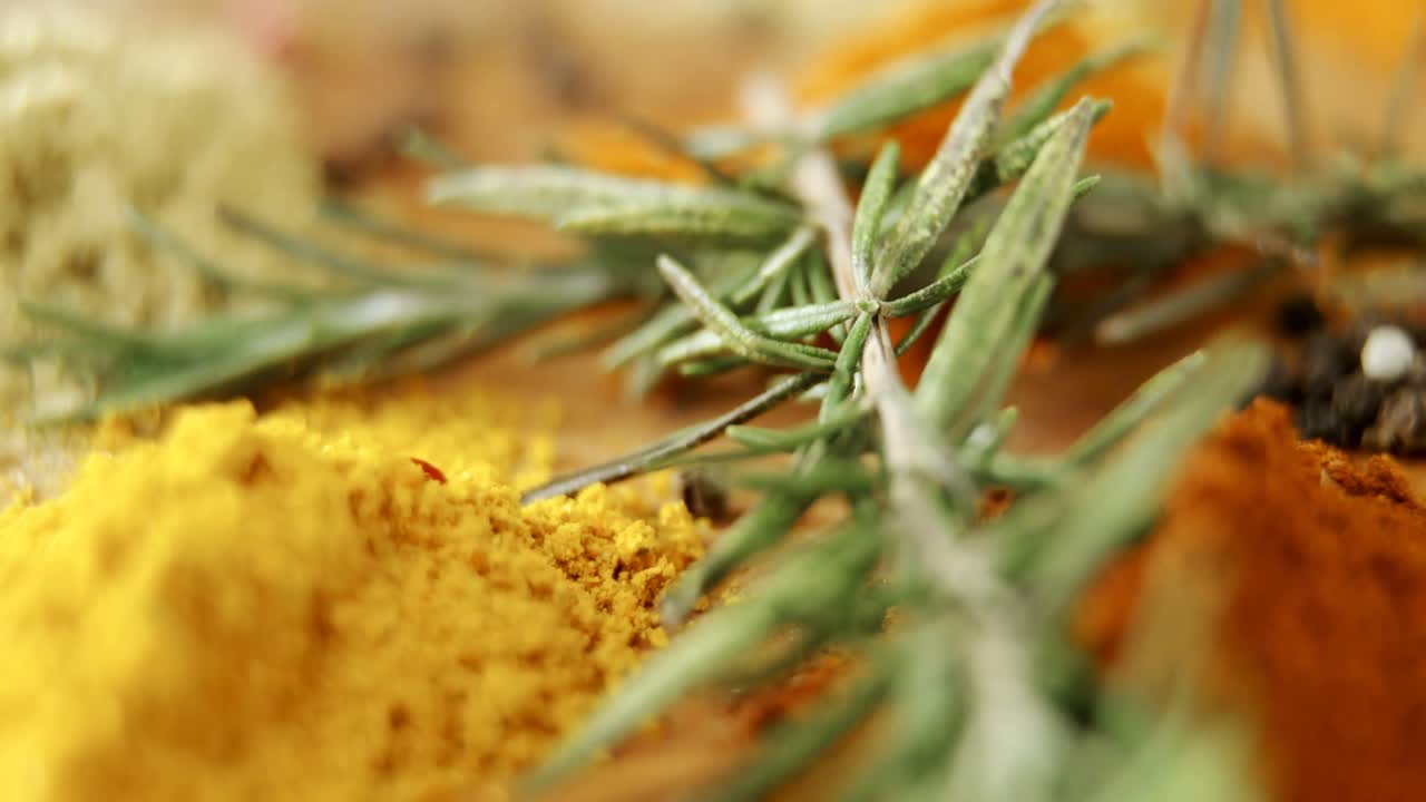 varias especias arregladas 4k