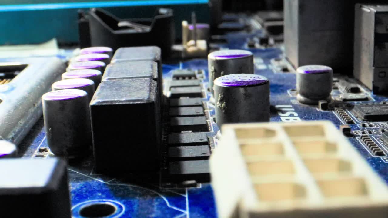 placa base de pc de izquierda a derecha en movimiento vista de primer plano