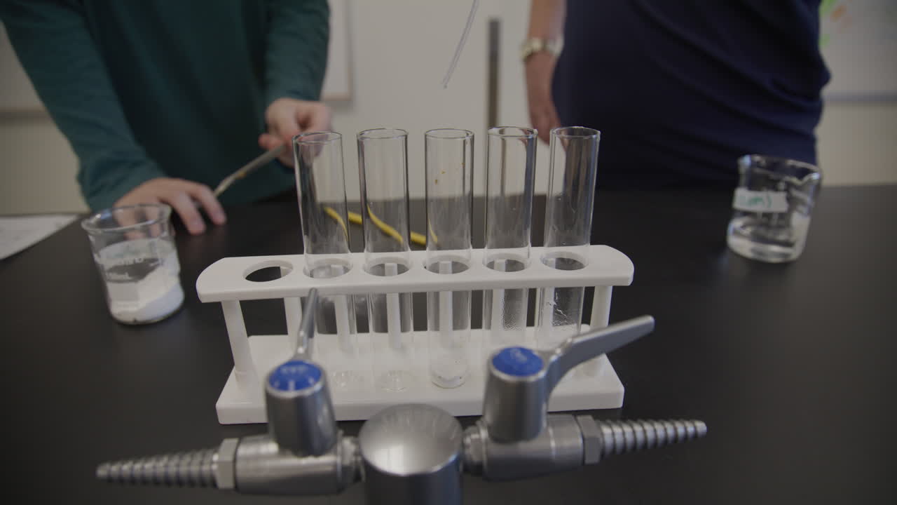 고등학교 화학 실험 클로즈업