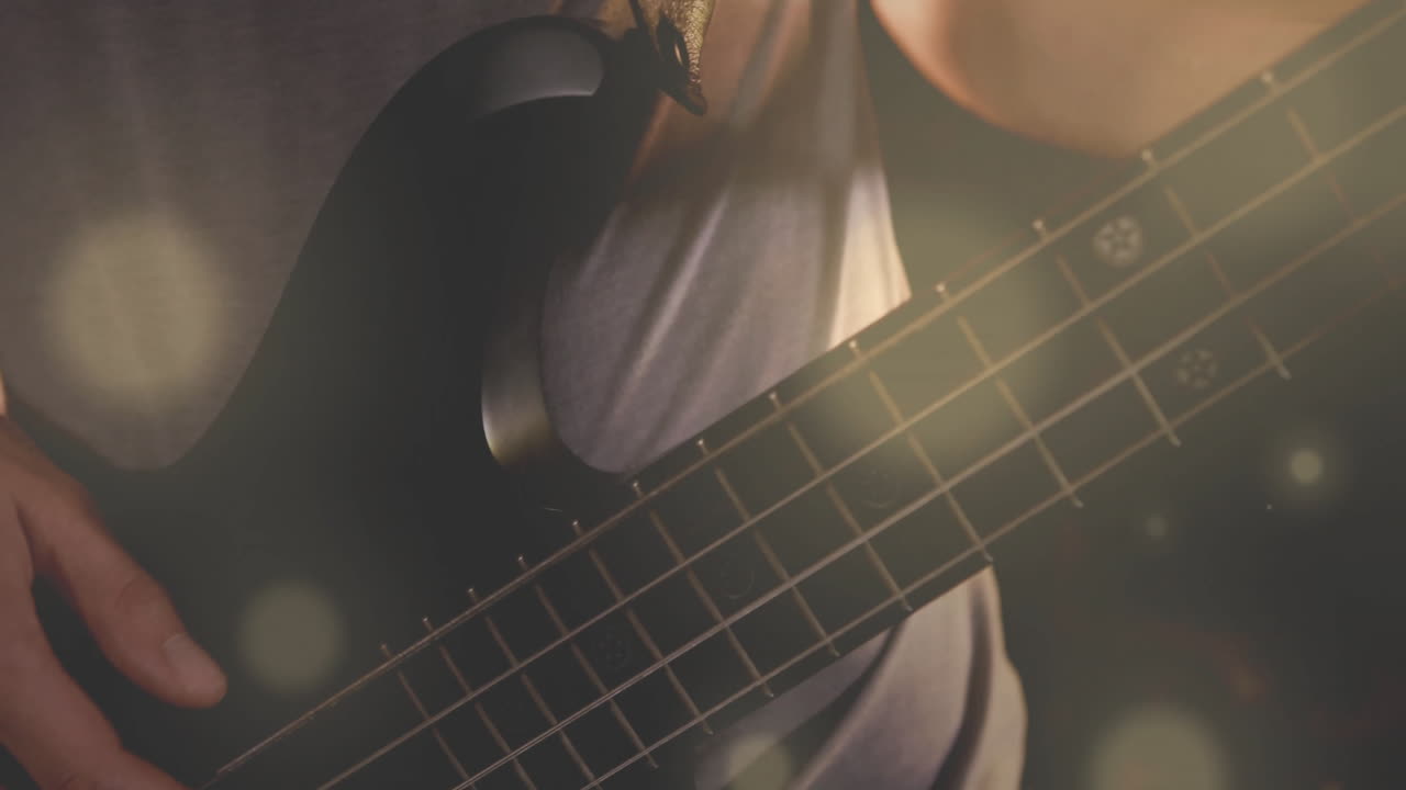 Musicista uomo che suona il basso nell'educazione musicale con onde animate che mostrano le posizioni dei tasti