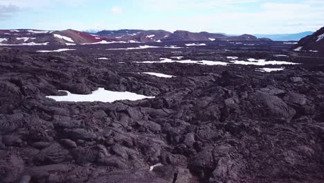 Antena-Sobre-Vastos-Campos-De-Lava-Y-Nieve-Cerca-De-Askja-Islandia-1