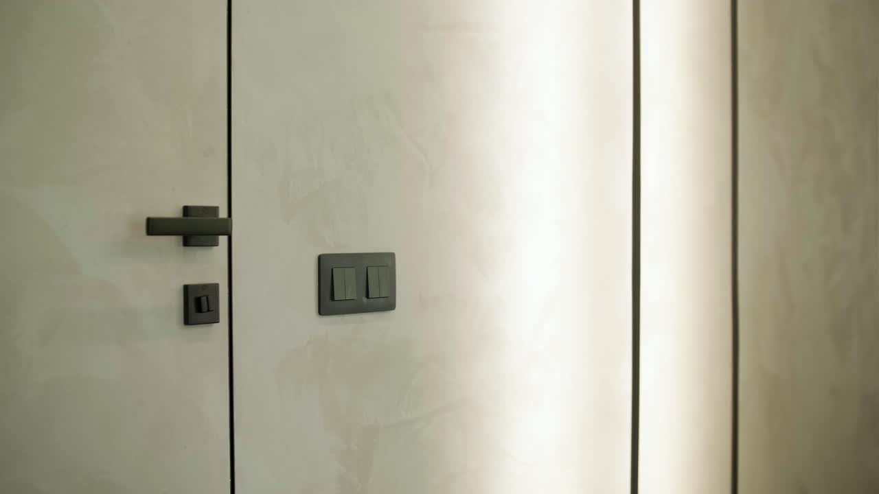 보이지 않는 문: 문 구조는 숨겨진 상자를 가진 플래트밴드가 없습니다. 문의 손잡이.