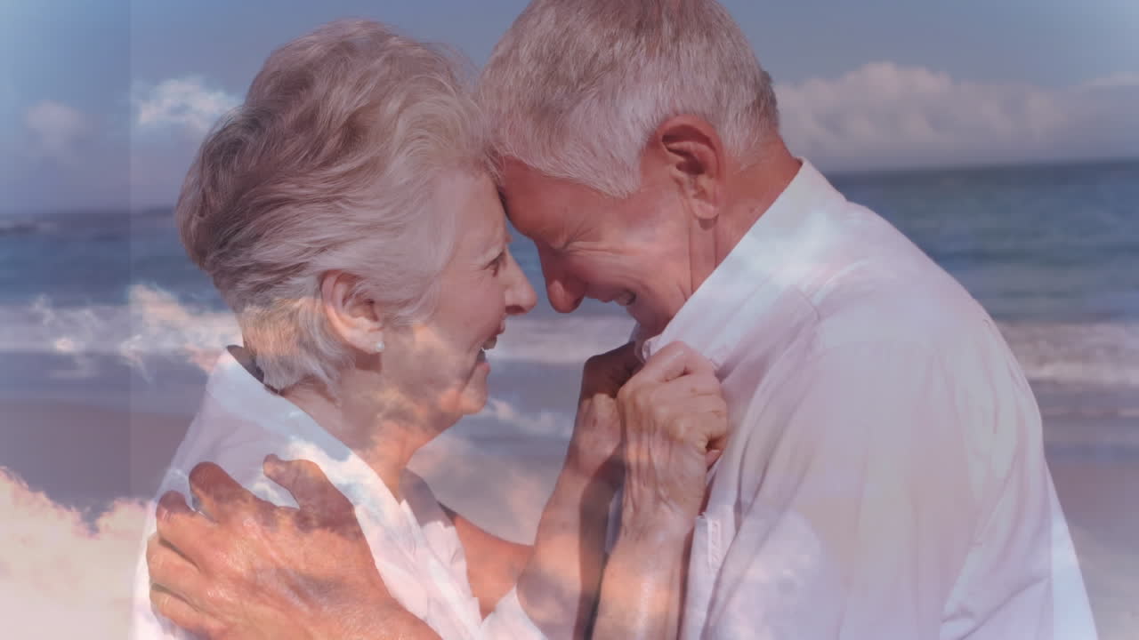 노인 백인 부부가 구름 위에서  ⁇ 안고 있는 애니메이션