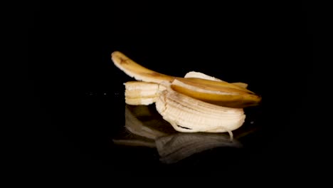 Bio-organic-banana-waste-peels-dropping