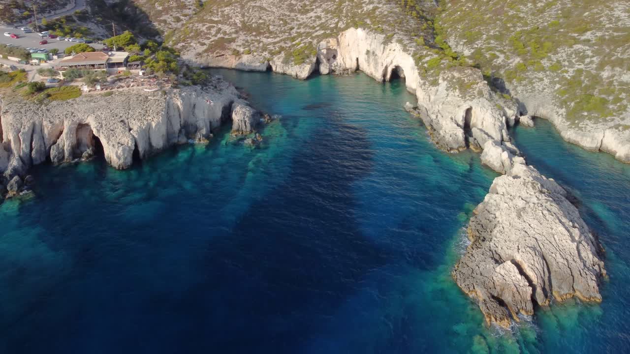 Řecko, Zakynthos, Malá zátoka Porto Limnionas odpoledne.