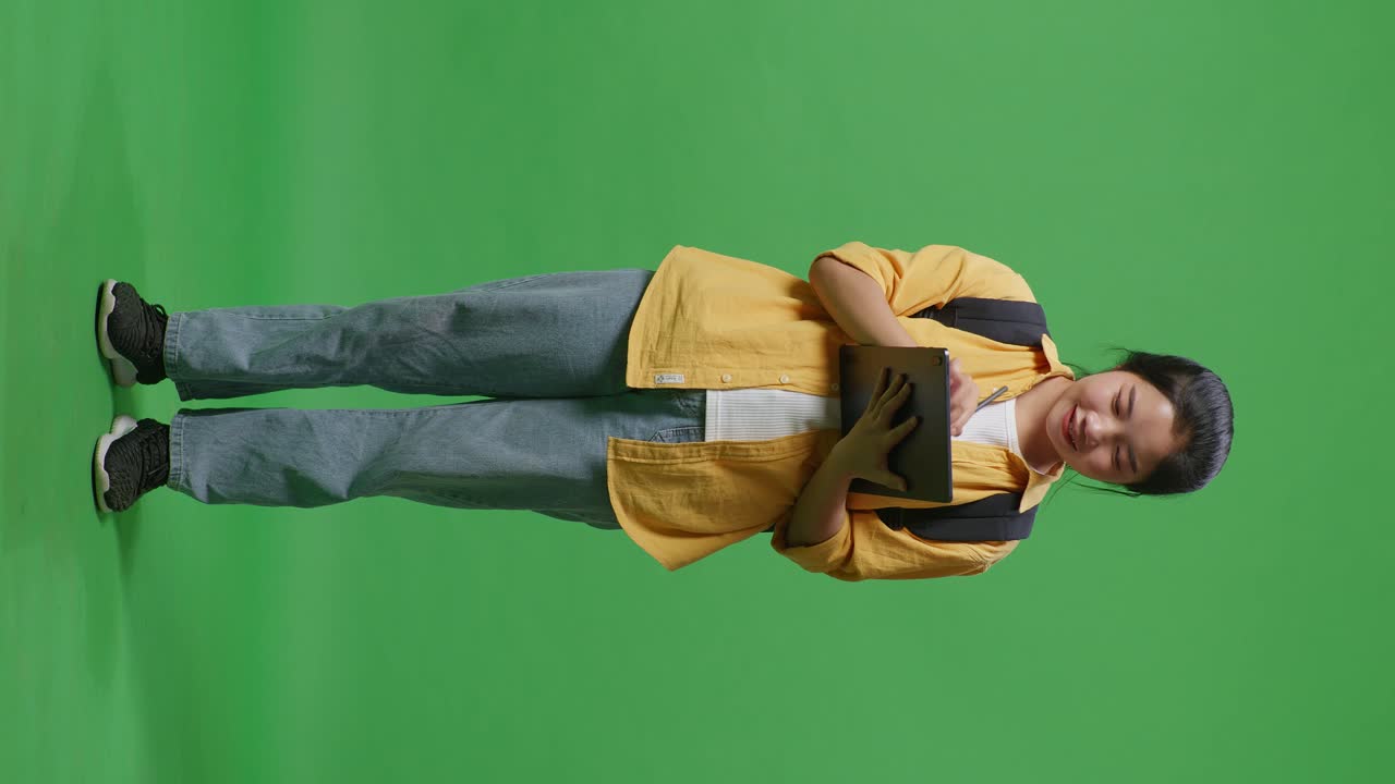 estudiante que usa una tableta