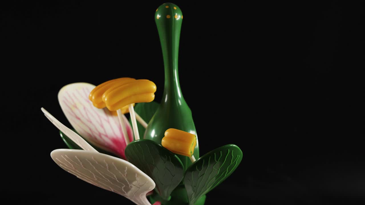 un modelo de flor abre y cierra sus pétalos