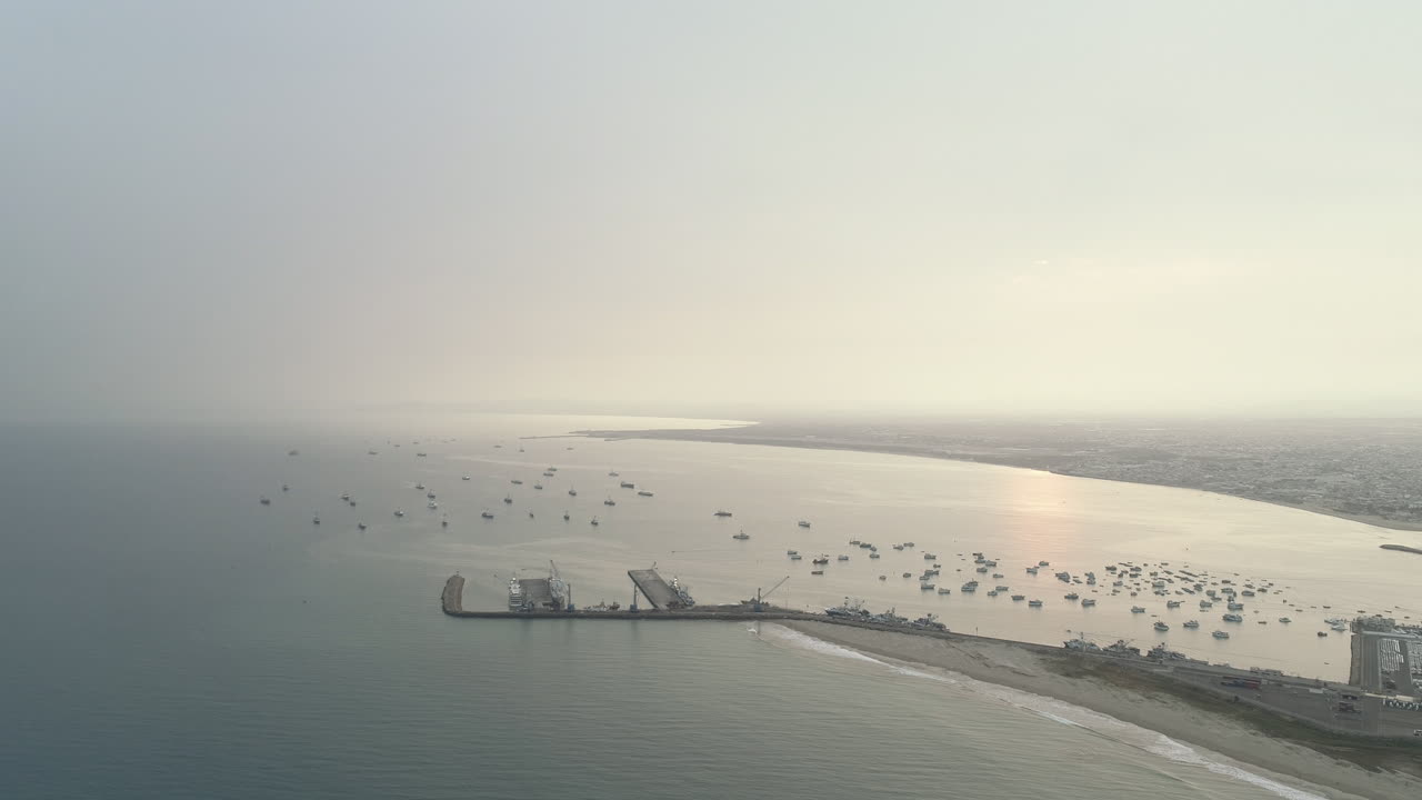 해질녘 만타 포트 공중 촬영