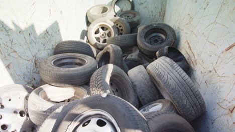 Heap-of-discarded-and-used-waste-tyres-dumped-at-landfill,-wide-shot