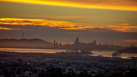 View-of-San-Francisco-port,-California,-United-States-with-skyscrapers-in-the-background