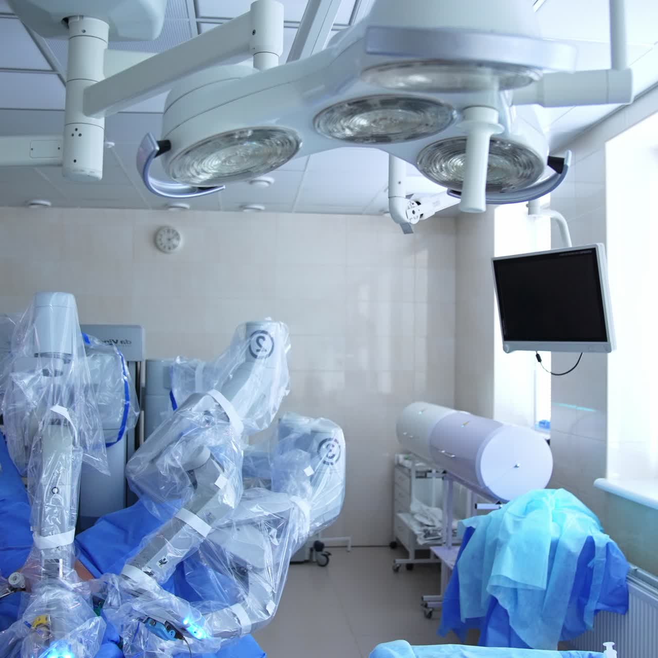 Automatic surgical operating innovation. Da vinci robotic modern surgery machine