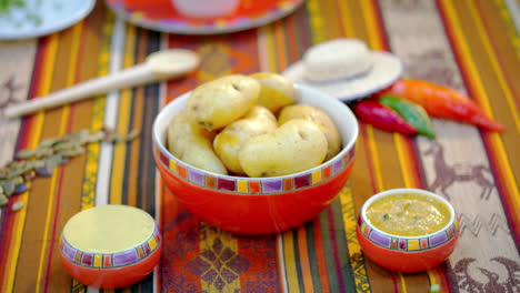 papas cocidas amarillas en un tazón