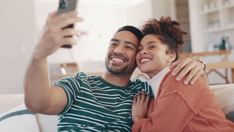 Couple,-selfie-and-laugh-on-sofa