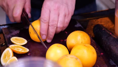 preparación de jugo de naranja fresco