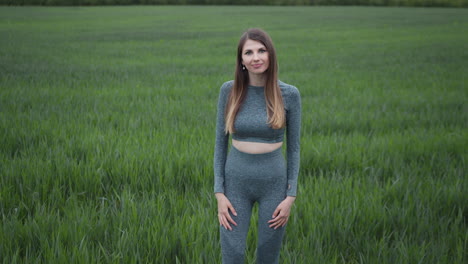 woman in sportswear in a field