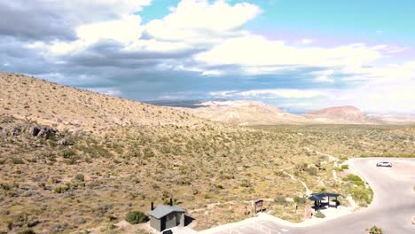 drone de día soleado en el desierto