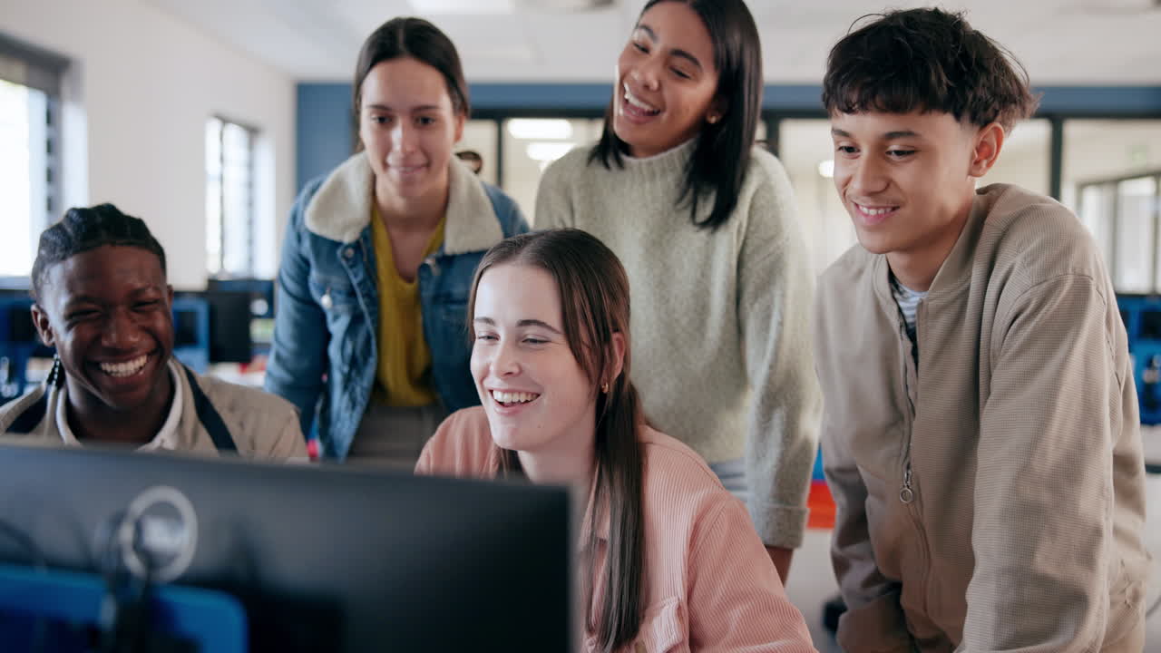 Students collaborating in a computer lab
