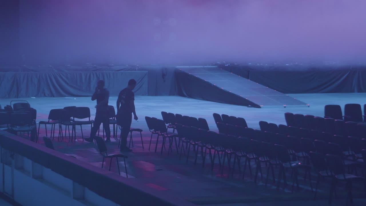 preparación del evento en un lugar vacío