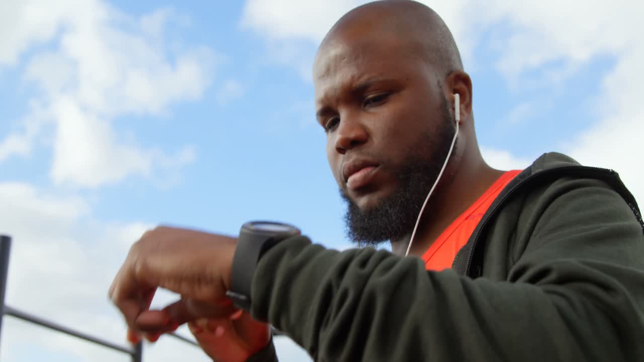 Man listening music in park 4k