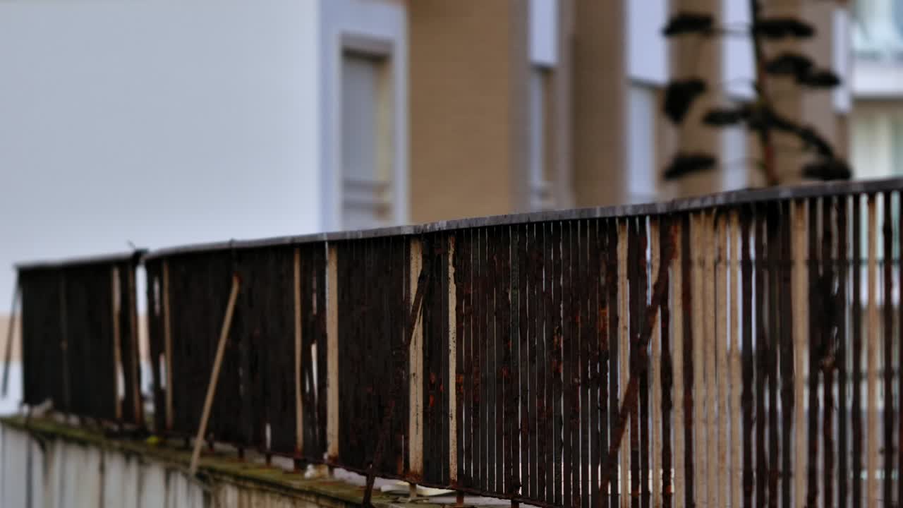 tirando el enfoque sobre algunas barandillas