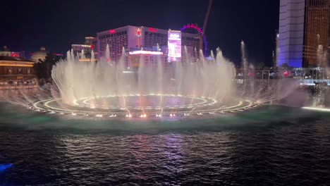 las vegas bellagio fountain during a show at night