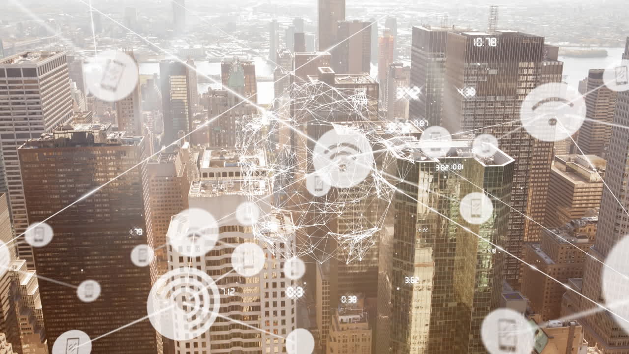 Animation der Datenverarbeitung über dem Stadtbild
