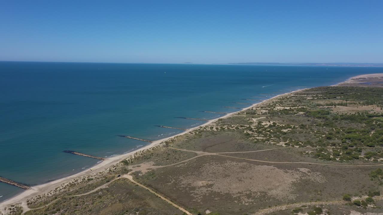 gras du roi france a groyne estructura hidráulica rígida en la orilla del mar mediterráneo