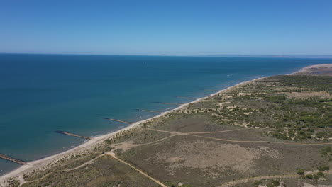 Grau-Du-Roi-Francia-Un-Espigón-Estructura-Hidráulica-Rígida-Orilla-Del-Mar-Mediterráneo