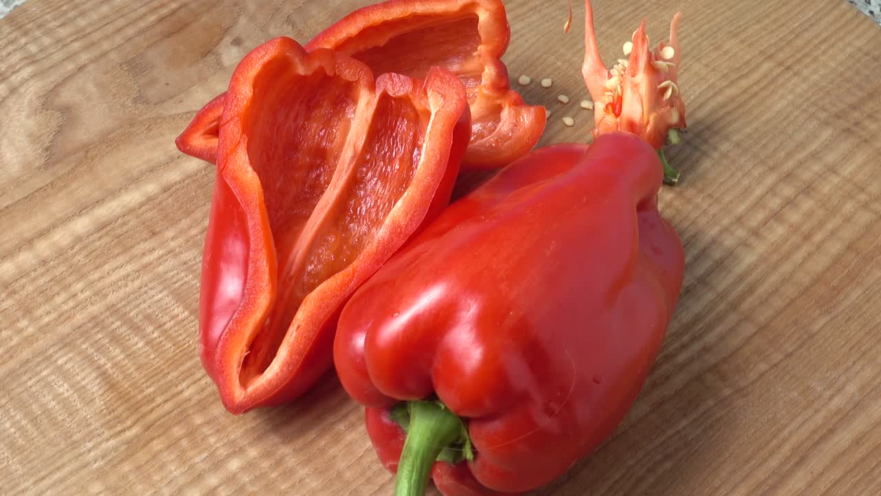 Peperone rosso dolce. Scatto in movimento