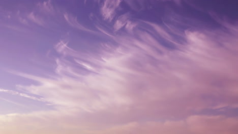 paisaje de nubes púrpura y rosa