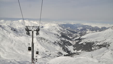 Time-lapse-De-Una-Góndola-De-Esquí---Ascensor-En-Meribel-En-Los-Alpes-Franceses-Con-Vistas-Al-Valle-De-Meribel-En-El-Fondo