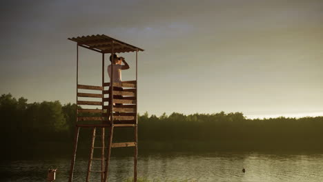 Male-lifeguard-at-the-beach