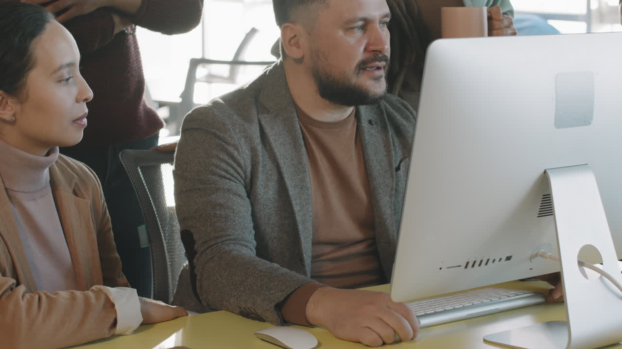 grupo de colegas en la oficina