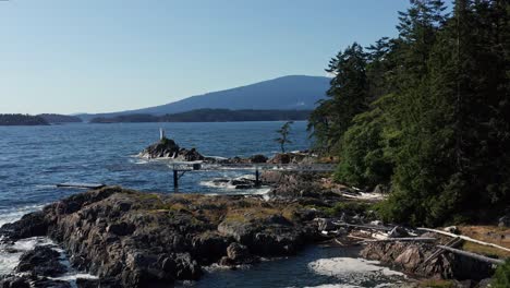 Vuelo-Aéreo-Bajo-A-Través-De-Bowen-Island---British-Columbia,-Canadá