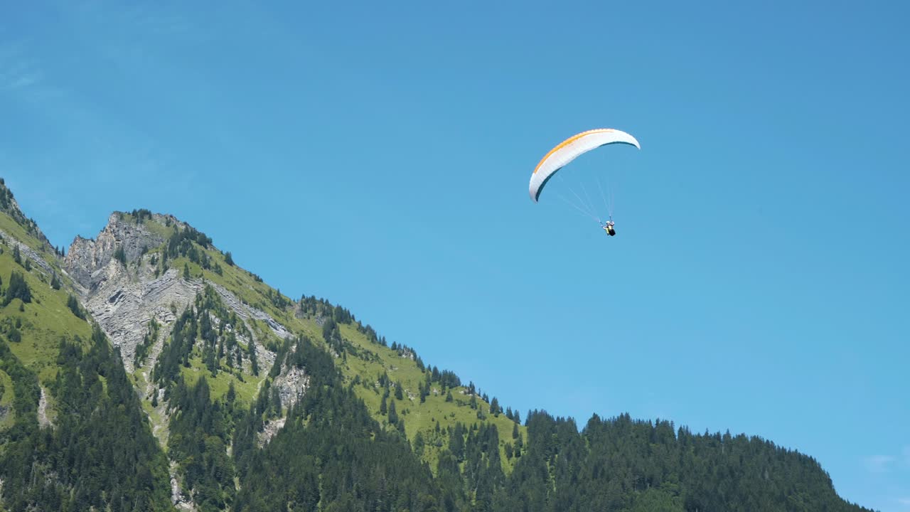 Paragliding i bjergene