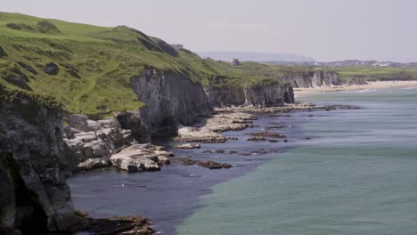 Whiterocks-Beach-Y-Dunluce-En-La-Ruta-Costera-De-Causeway,-Irlanda-Del-Norte