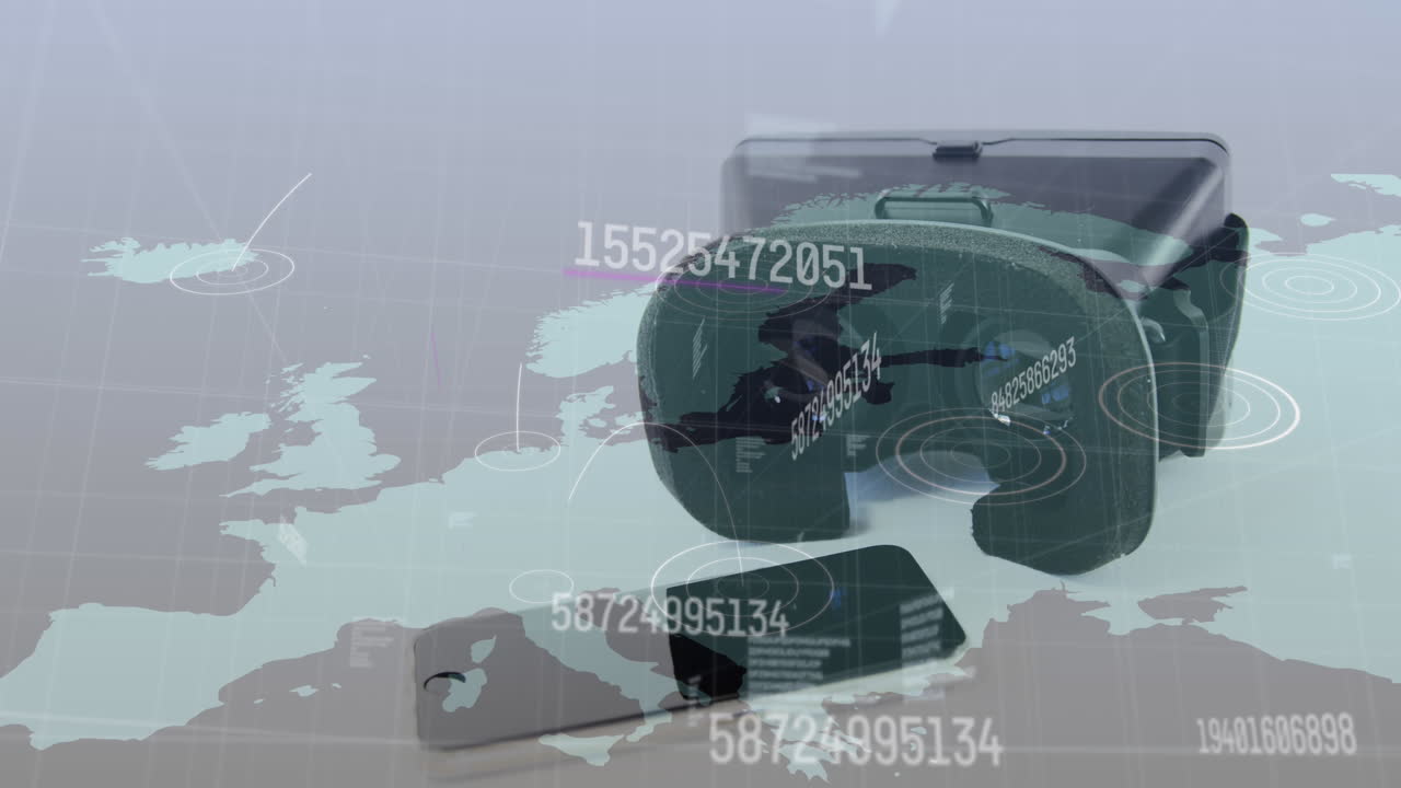 múltiples números cambiantes y círculos pulsantes sobre el mapa del mundo contra el teléfono inteligente y auriculares vr