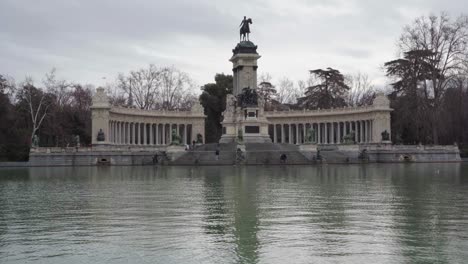 vistas al parque del retiro en madrid, españa