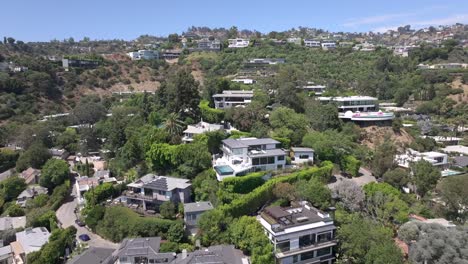 fotografía de avión no tripulado del famoso barrio de las calles bird, los ángeles, estados unidos, casas de ricos y famosos